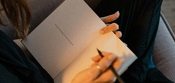 Comment organiser une séance de dédicace pour son livre ?